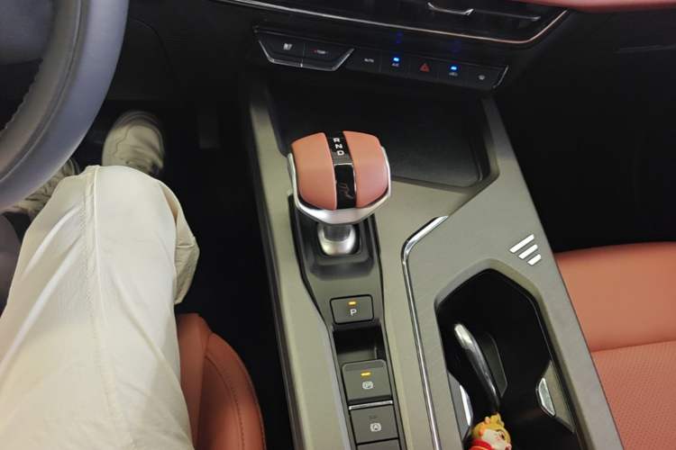 Used CHANGAN X5 PLUS 2026 Model, Second Generation, 1.5T Transcendence PRO Gear Lever