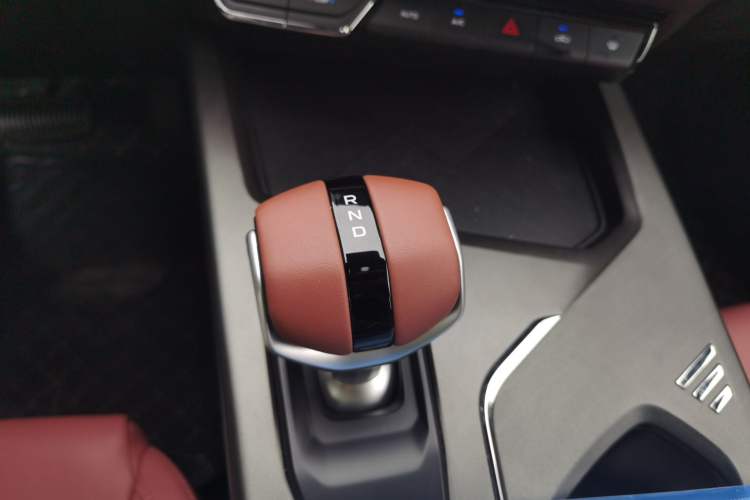 Used CHANGAN X5 PLUS 2026 Model, Second Generation, 1.5T Transcendence PRO Gear Lever
