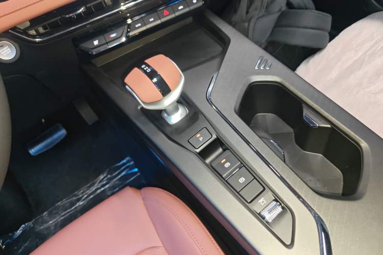 Used CHANGAN X5 PLUS 2026 Model, Second Generation, 1.5T Transcendence PRO Gear Lever