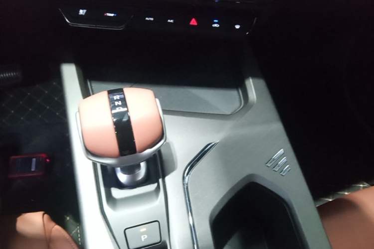Used CHANGAN X5 PLUS 2026 Model, Second Generation, 1.5T Transcendence PRO Gear Lever