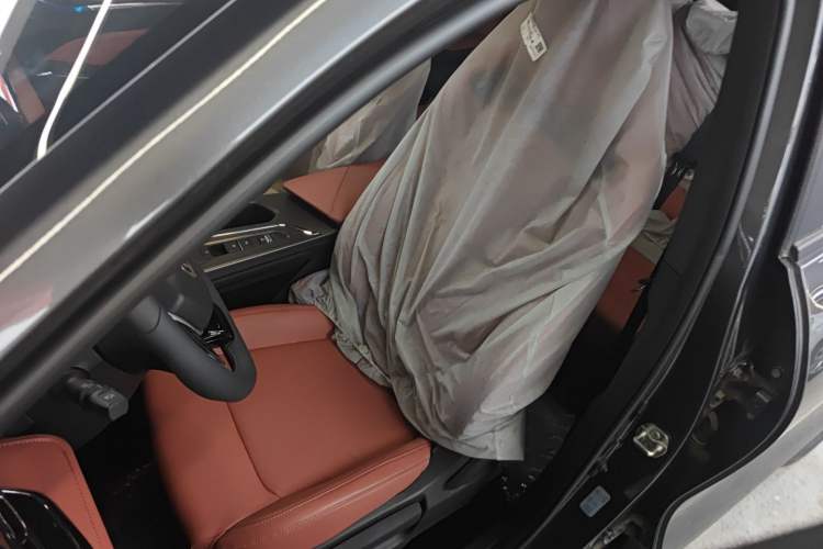 Used CHANGAN X5 PLUS 2026 Model, Second Generation, 1.5T Pioneer PRO Left Front Seat