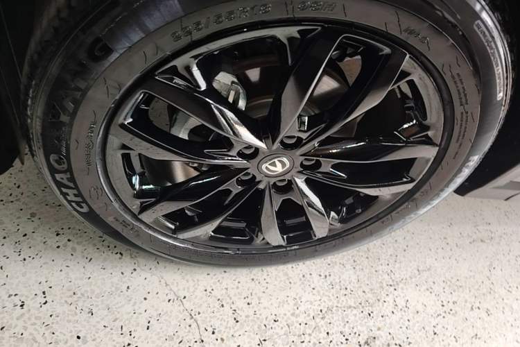 Used CHANGAN X5 PLUS 2026 Model, Second Generation, 1.5T Excellence PRO Left Front Wheel Hub