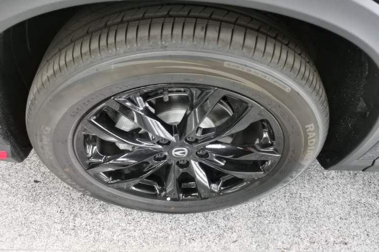 Used CHANGAN X5 PLUS 2026 Model, Second Generation, 1.5T Excellence PRO Left Front Wheel Hub