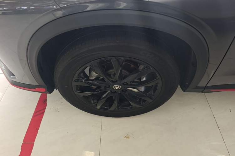 Used CHANGAN X5 PLUS 2026 Model, Second Generation, 1.5T Transcendence PRO Left Front Wheel Hub
