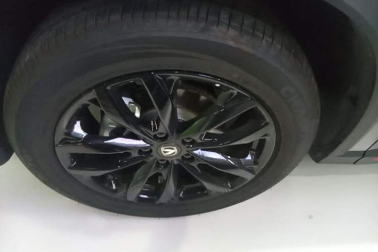 Used CHANGAN X5 PLUS 2026 Model, Second Generation, 1.5T Transcendence PRO Left Front Wheel Hub