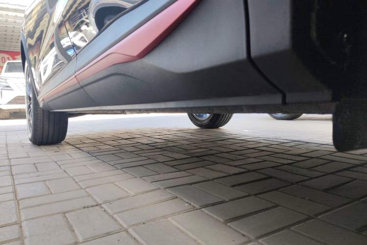 Used CHANGAN X5 PLUS 2026 Model, Second Generation, 1.5T Transcendence PRO Left Side Sill