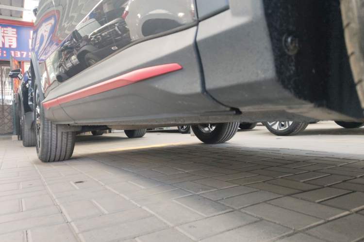 Used CHANGAN X5 PLUS 2026 Model, Second Generation, 1.5T Transcendence PRO Right Side Sill