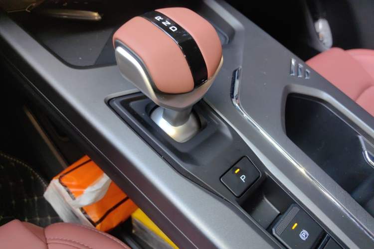 Used CHANGAN X5 PLUS 2026 Model, Second Generation, 1.5T Transcendence PRO Gear Lever