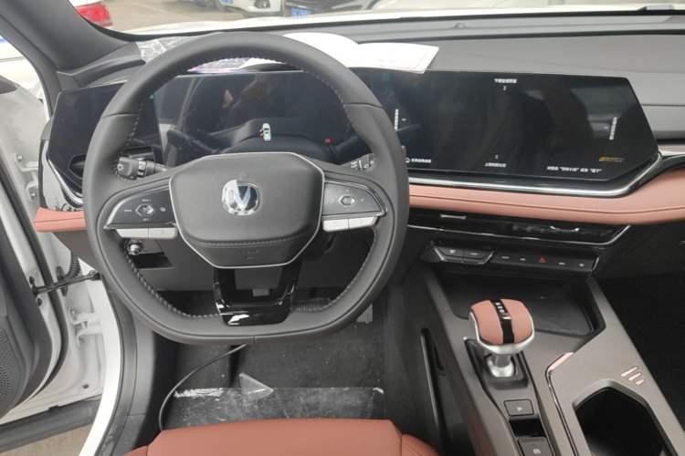 Used CHANGAN X5 PLUS 2026 Model, Second Generation, 1.5T Pioneer PRO Center Console