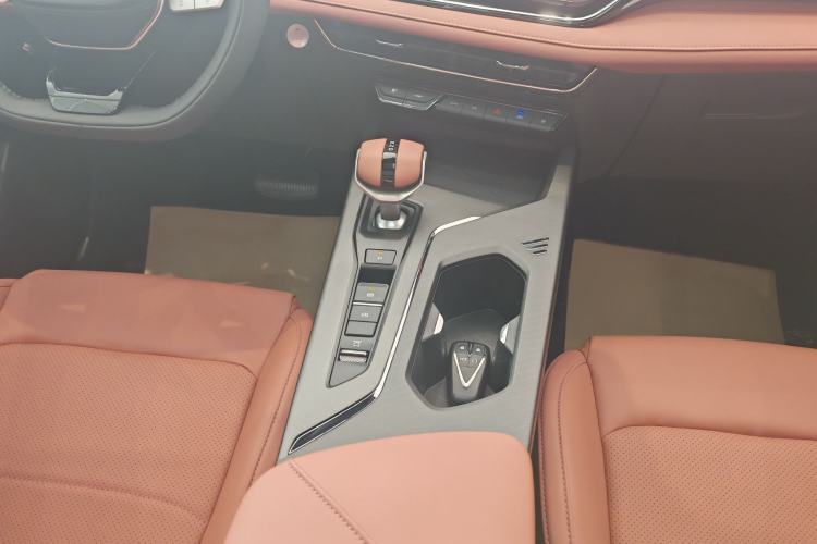 Used CHANGAN X5 PLUS 2026 Model, Second Generation, 1.5T Transcendence PRO Gear Lever