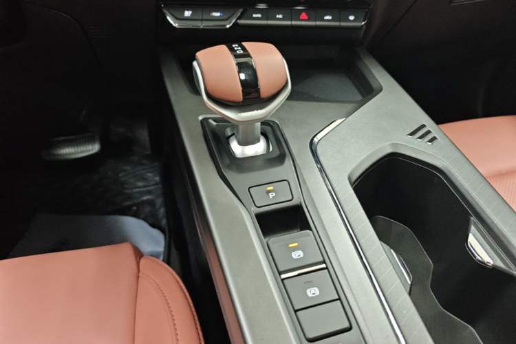 Used CHANGAN X5 PLUS 2026 Model, Second Generation, 1.5T Transcendence PRO Gear Lever