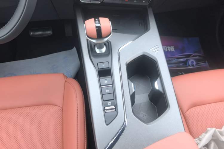 Used CHANGAN X5 PLUS 2026 Model, Second Generation, 1.5T Excellence PRO Gear Lever