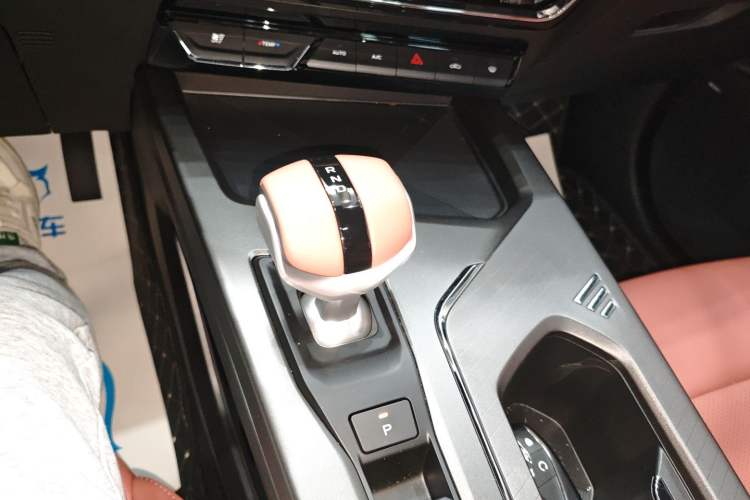 Used CHANGAN X5 PLUS 2026 Model, Second Generation, 1.5T Transcendence PRO Gear Lever