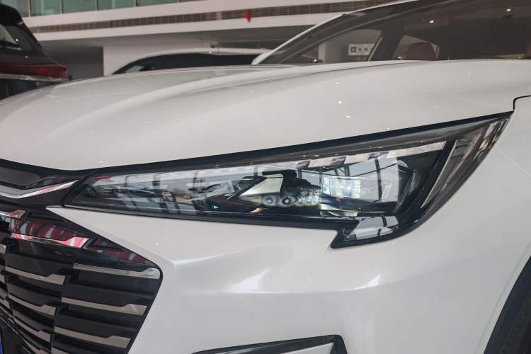 Used CHANGAN X5 PLUS 2026 Model, Second Generation, 1.5T Transcendence PRO Left Front Headlight