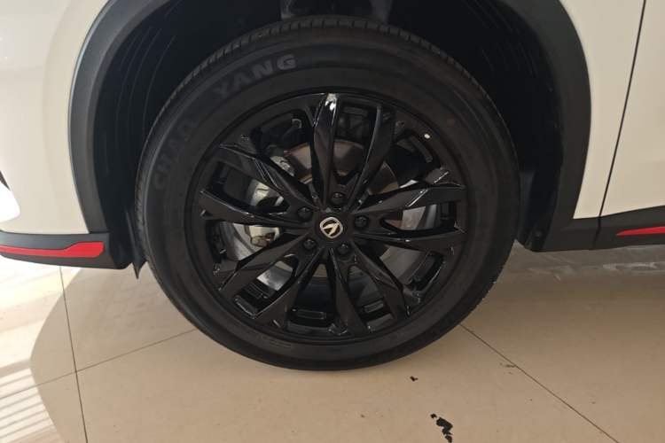 Used CHANGAN X5 PLUS 2026 Model, Second Generation, 1.5T Transcendence PRO Left Front Wheel Hub