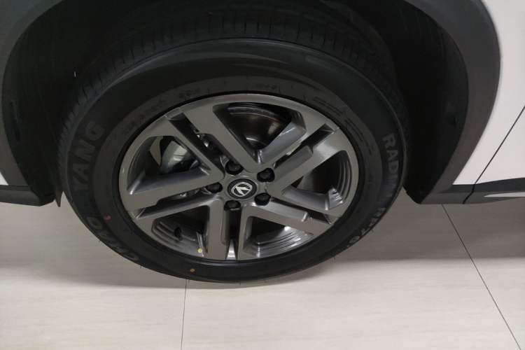 Used CHANGAN X5 PLUS 2026 Model, Second Generation, 1.5T High-Energy PRO Left Front Wheel Hub