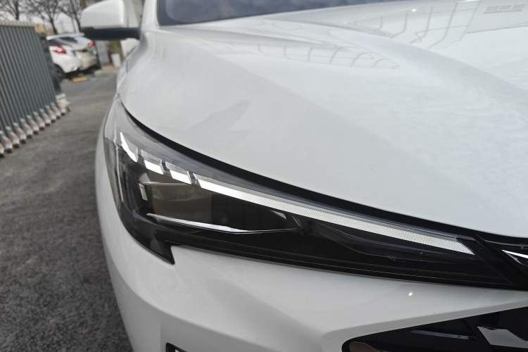 Used CHANGAN X5 PLUS 2026 Model, Second Generation, 1.5T Pioneer PRO Right Front Headlight