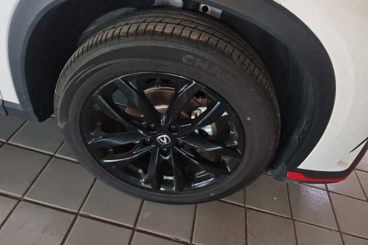 Used CHANGAN X5 PLUS 2026 Model, Second Generation, 1.5T Excellence PRO Right Front Wheel Hub
