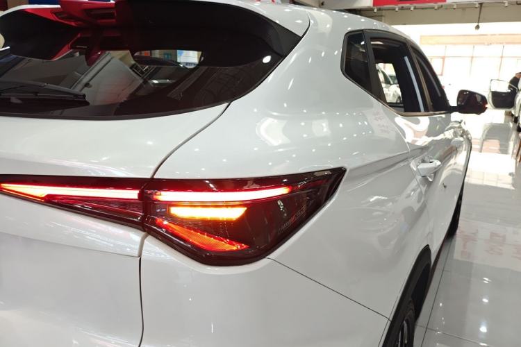 Used CHANGAN X5 PLUS 2026 Model, Second Generation, 1.5T Transcendence PRO Right Rear Taillight