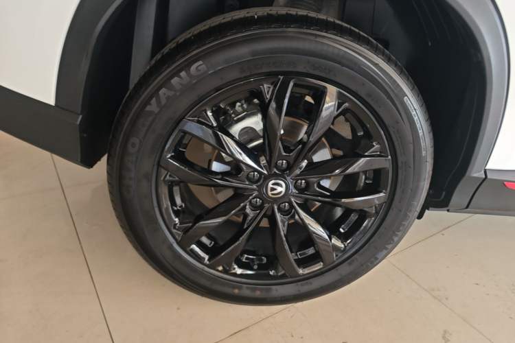 Used CHANGAN X5 PLUS 2026 Model, Second Generation, 1.5T Transcendence PRO Right Rear Wheel Hub