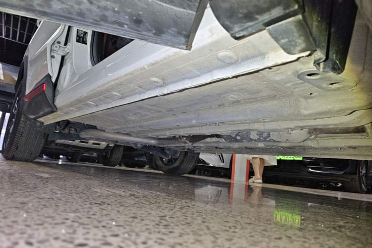 Used CHANGAN X5 PLUS 2026 Model, Second Generation, 1.5T Transcendence PRO Right Side Sill