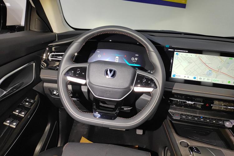 Used CHANGAN X7 PLUS 2024 1.5T Automatic Luxury 7-Seater Steering Wheel