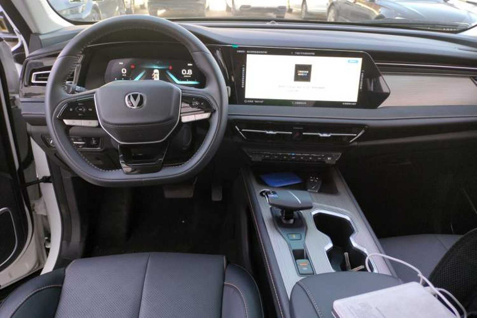Used CHANGAN X7 PLUS 2024 1.5T Automatic Luxury 7-Seater Center Console