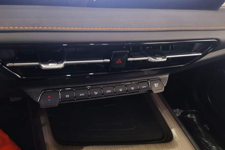 Used CHANGAN X7 PLUS 2024 1.5T Automatic Smart Enjoyment 5-Seater Audio And AC Panel