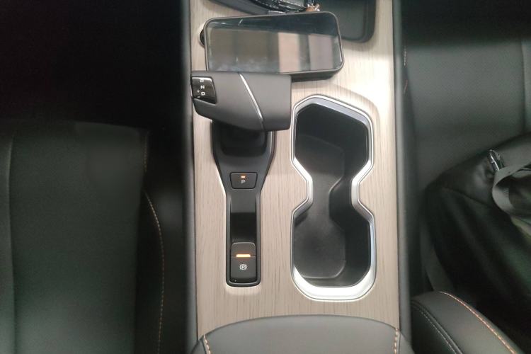 Used CHANGAN X7 PLUS 2024 1.5T Automatic Prestige 7-Seater Gear Lever