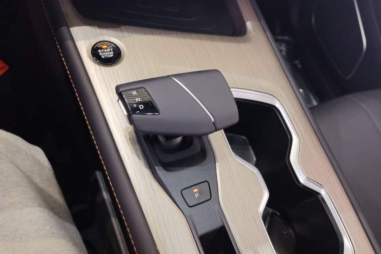 Used CHANGAN X7 PLUS 2024 1.5T Automatic Smart Enjoyment 5-Seater Gear Lever