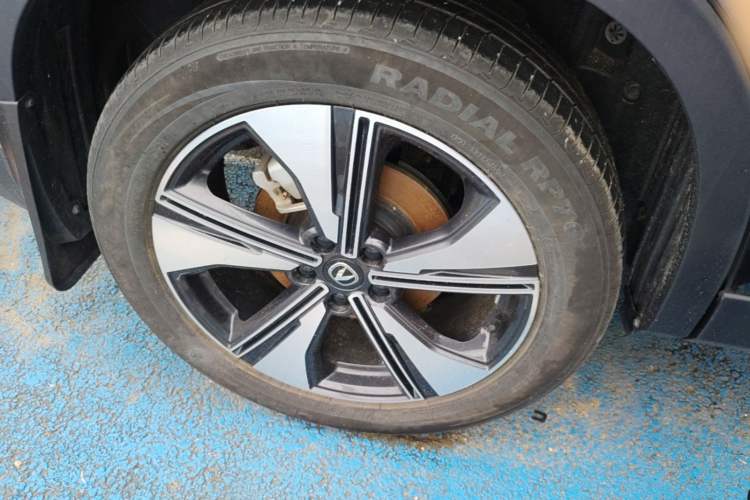 Used CHANGAN X7 PLUS 2024 1.5T Automatic Luxury Edition 5 Seats Right Rear Wheel Hub
