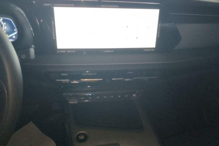 Used CHANGAN X7 PLUS 2024 1.5T Automatic Luxury 7-Seater Audio And AC Panel
