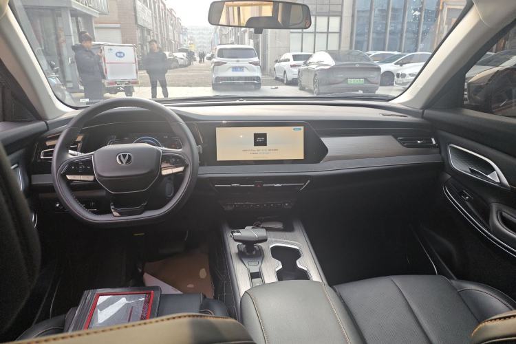 Used CHANGAN X7 PLUS 2024 1.5T Automatic Prestige 7-Seater Center Console