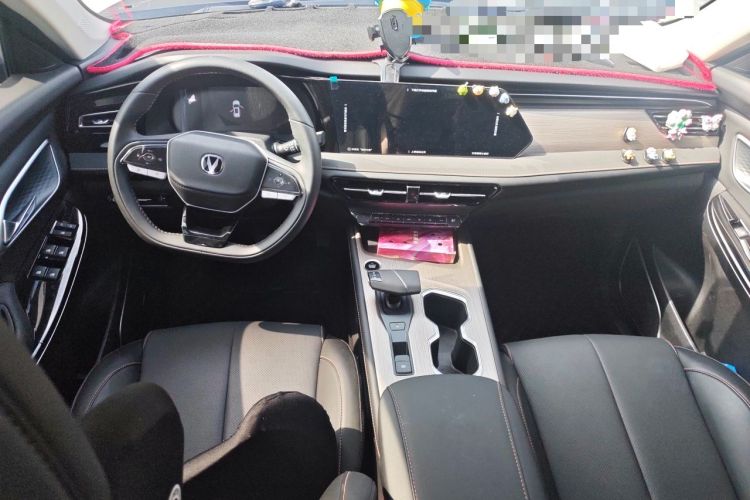 Used CHANGAN X7 PLUS 2024 1.5T Automatic Prestige 7-Seater Center Console