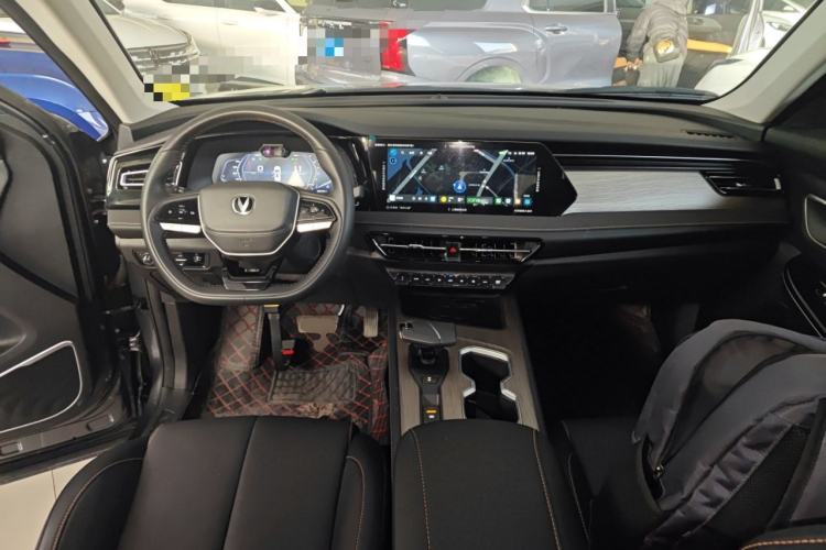 Used CHANGAN X7 PLUS 2024 1.5T Automatic Luxury 7-Seater Center Console