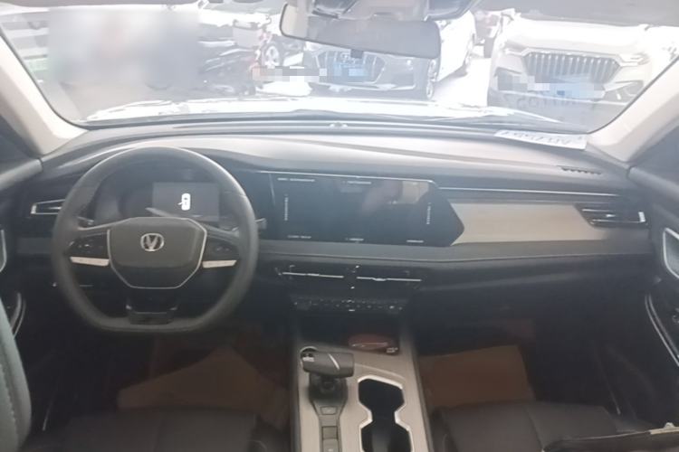 Used CHANGAN X7 PLUS 2024 1.5T Automatic Prestige 7-Seater Center Console