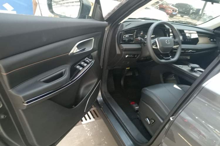Used CHANGAN X7 PLUS 2024 1.5T Automatic Prestige 7-Seater Driver Seat