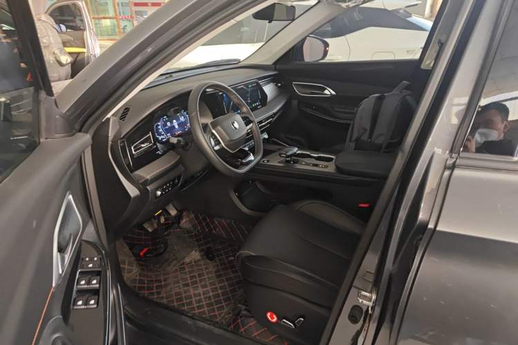 Used CHANGAN X7 PLUS 2024 1.5T Automatic Luxury 7-Seater Driver Seat