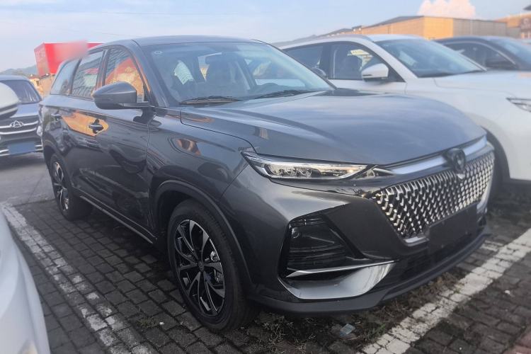 Used CHANGAN X7 PLUS 2024 1.5T Automatic Prestige 7-Seater Exterior 2