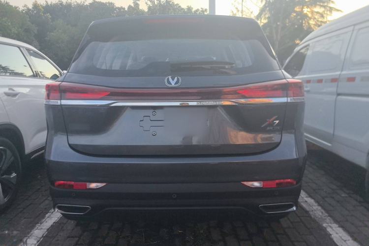 Used CHANGAN X7 PLUS 2024 1.5T Automatic Prestige 7-Seater Exterior 4