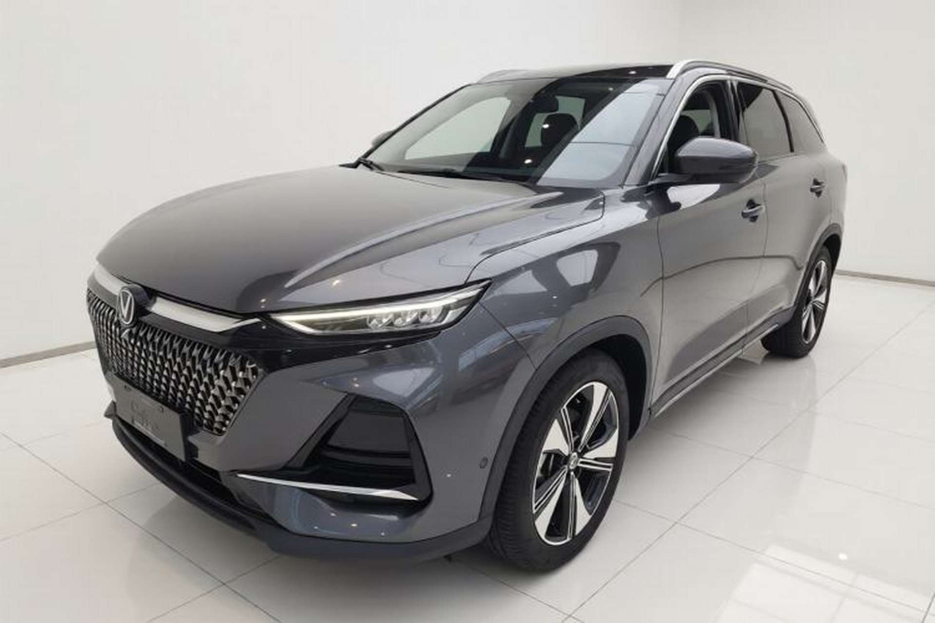 Used CHANGAN X7 PLUS 2024 1.5T Automatic Luxury 7-Seater Front Left 45 Deg