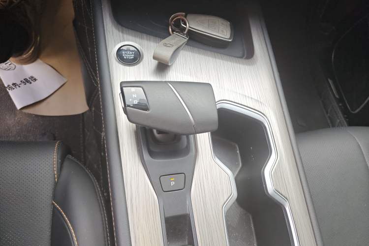 Used CHANGAN X7 PLUS 2024 1.5T Automatic Prestige 7-Seater Gear Lever
