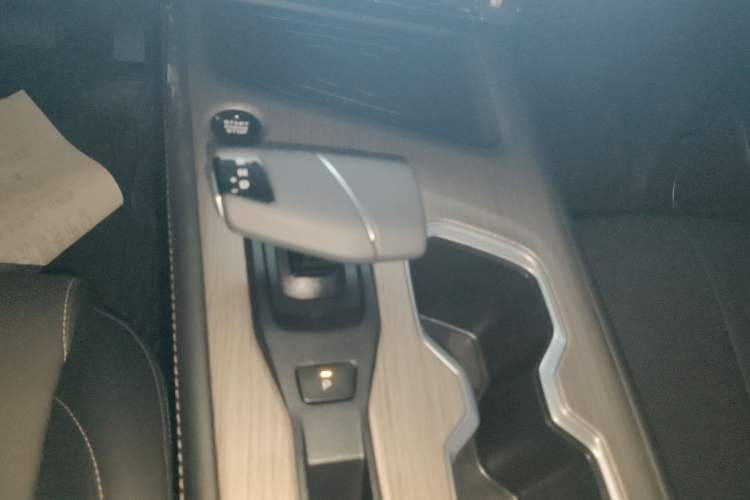 Used CHANGAN X7 PLUS 2024 1.5T Automatic Luxury 7-Seater Gear Lever