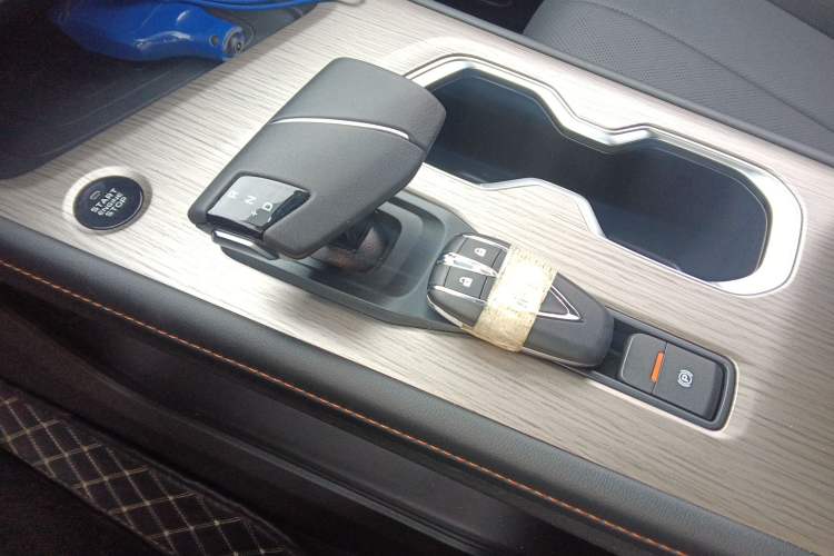 Used CHANGAN X7 PLUS 2024 1.5T Automatic Luxury 7-Seater Gear Lever