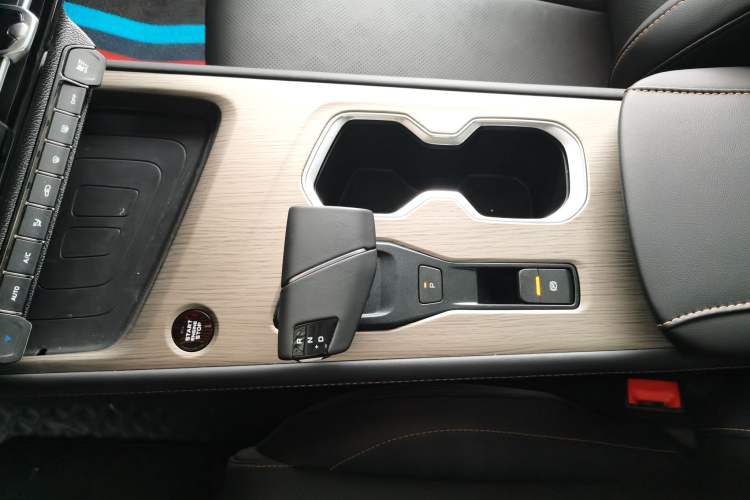 Used CHANGAN X7 PLUS 2024 1.5T Automatic Luxury 7-Seater Gear Lever