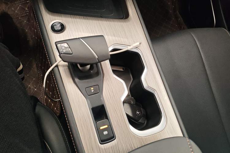 Used CHANGAN X7 PLUS 2024 1.5T Automatic Luxury 7-Seater Gear Lever