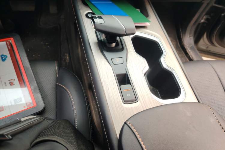 Used CHANGAN X7 PLUS 2024 1.5T Automatic Luxury 7-Seater Gear Lever