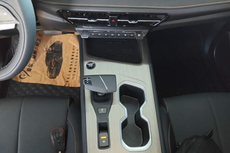 Used CHANGAN X7 PLUS 2024 1.5T Automatic Smart Enjoyment 5-Seater Gear Lever