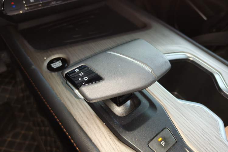 Used CHANGAN X7 PLUS 2024 1.5T Automatic Smart Enjoyment 5-Seater Gear Lever