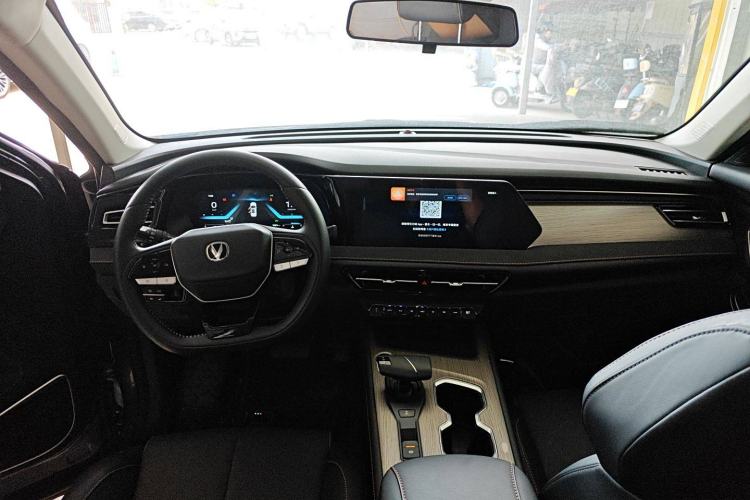 Used CHANGAN X7 PLUS 2024 1.5T Automatic Luxury 7-Seater Interior 2